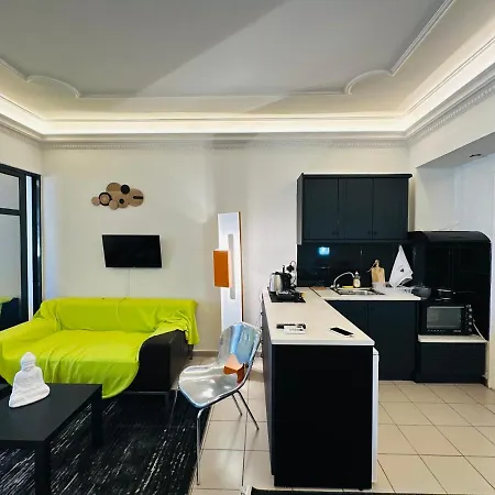 Luxury Archit 14 Street Apartment